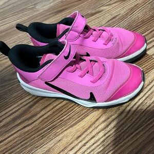 This is a Nike Omni Multi-Court PS size 2